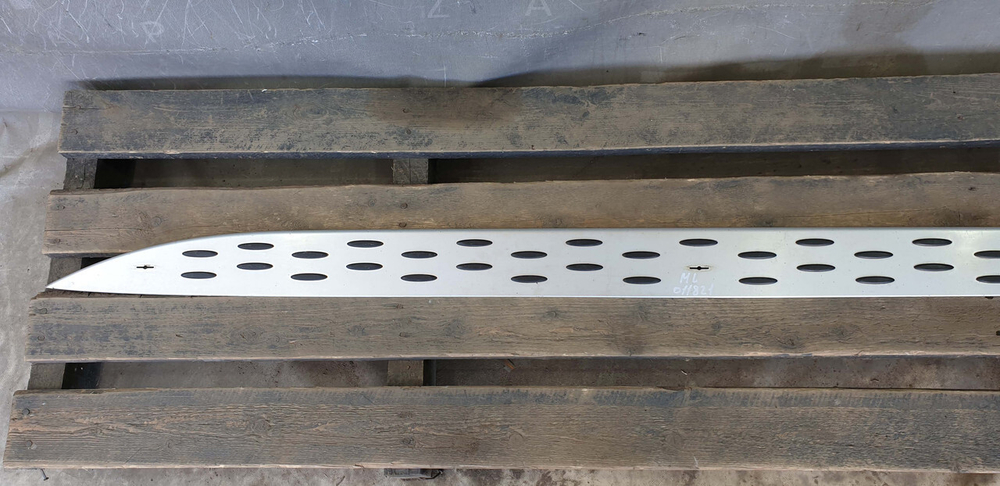 Накладка подножки левой Mercedes GLE (W166) 11-18 Б/У Оригинал A1666980348