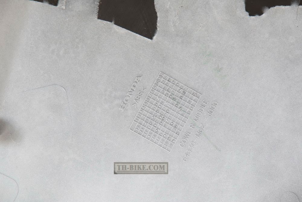 64300-MGZ-D20ZA. COWL SET, R. MIDDLE (WL) *TYPE1*. CBR500