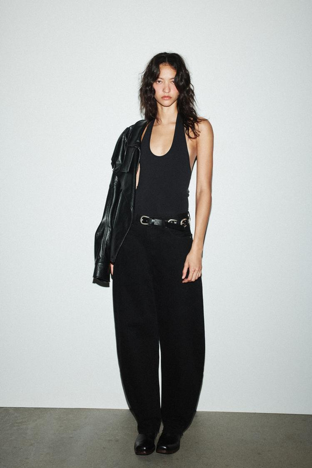 ZARA БЕСШОВНОЕ БОДИ С ГОРЛОВИНОЙ ХАЛТЕР, ЧЕРНЫЙ