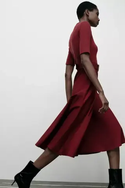 ZARA ПЛАТЬЕ ИЗ МЯГКОЙ ТКАНИ С РЕМНЕМ, ЦВЕТ БУРГУНДСКОГО ВИНА