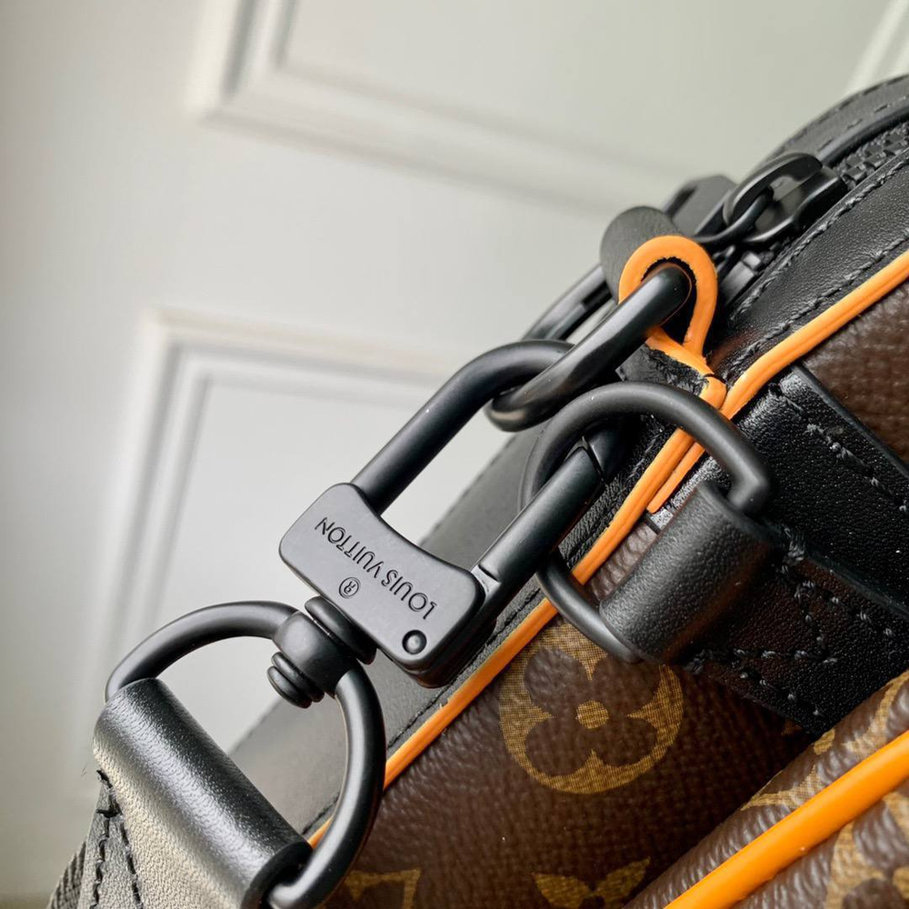 Сумка-мессенджер Louis Vuitton