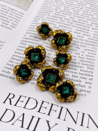 Пуговицы бронза с чернением с изумрудным стразом