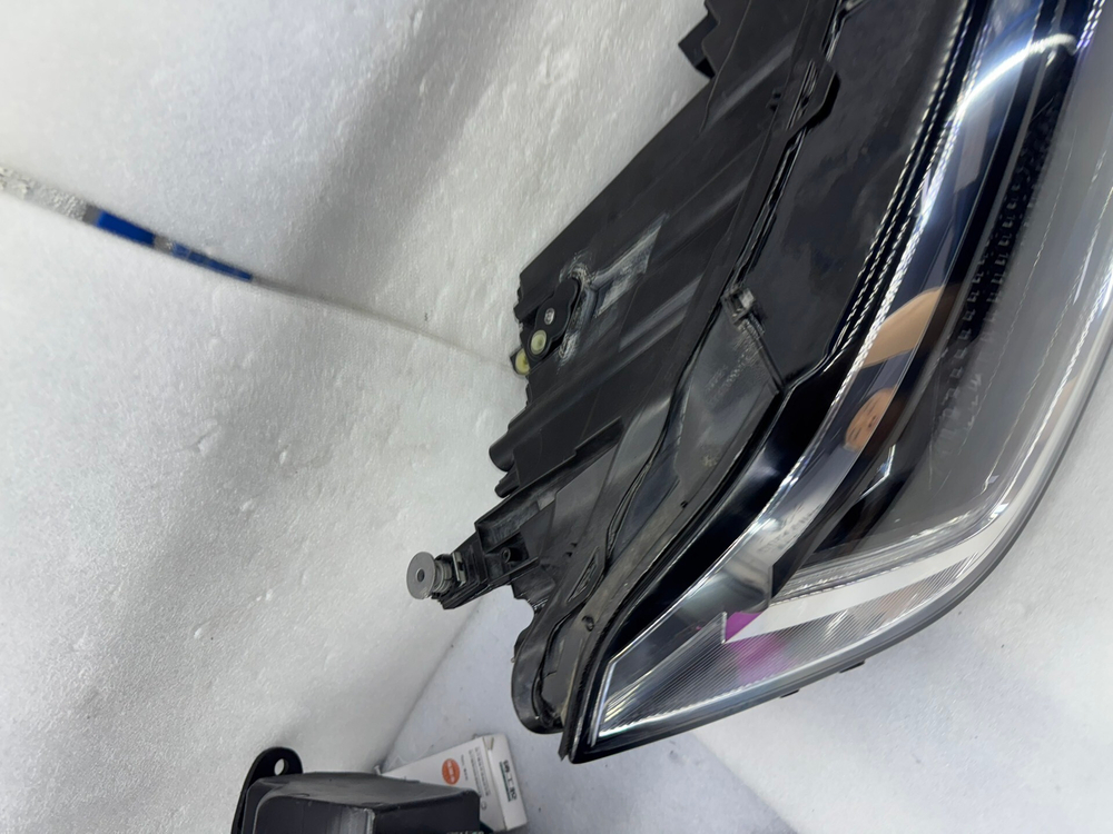 Оригинальная LED фара Volkswagen Jetta/Sagitar (2019-2021),