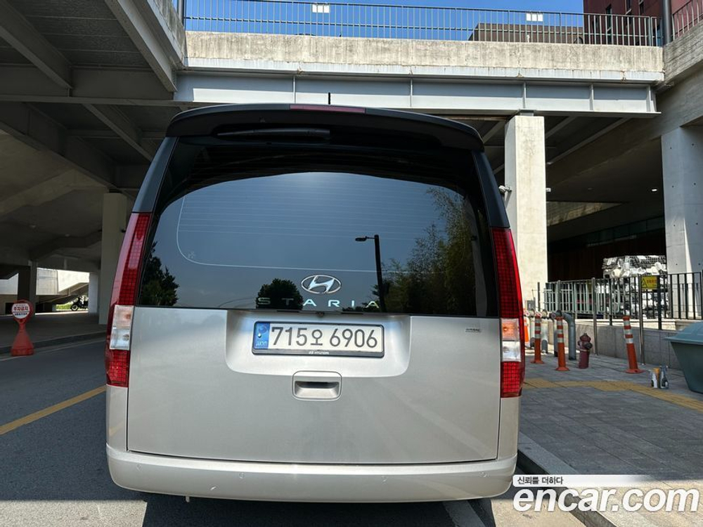 Hyundai Staria 4WD Tourer 11-и местный (01.2023)