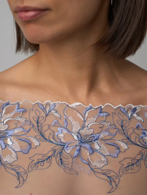 05-168 Вышивка на неэл. сетке 22 см, голубой/св.серый/синий (правая)