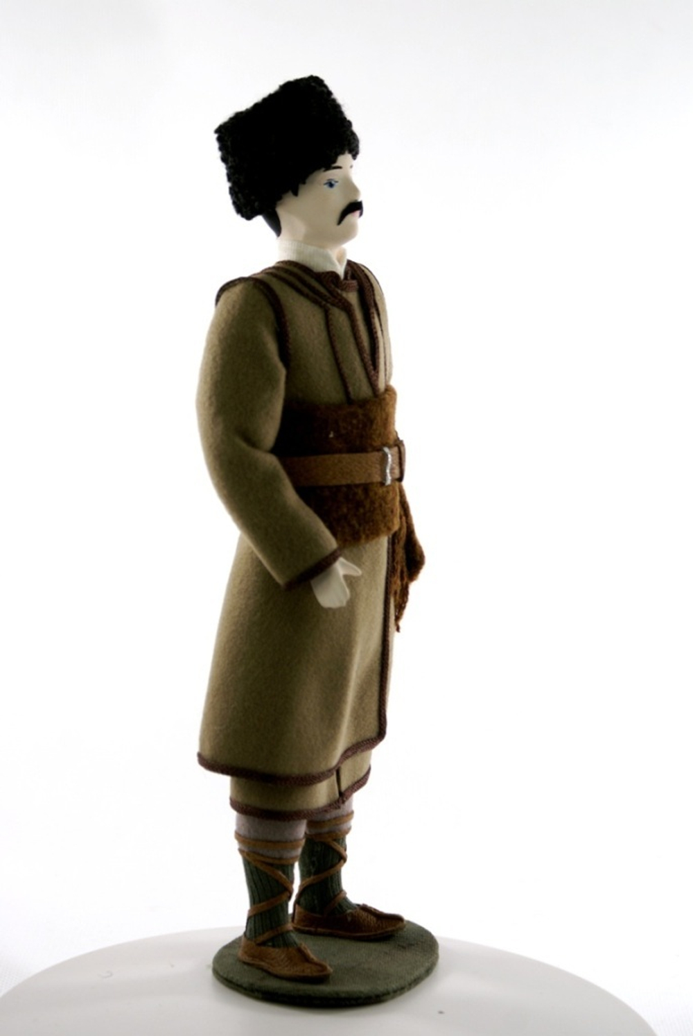 Кукла интерьерная в мужском костюме. Сербия. Южные славяне