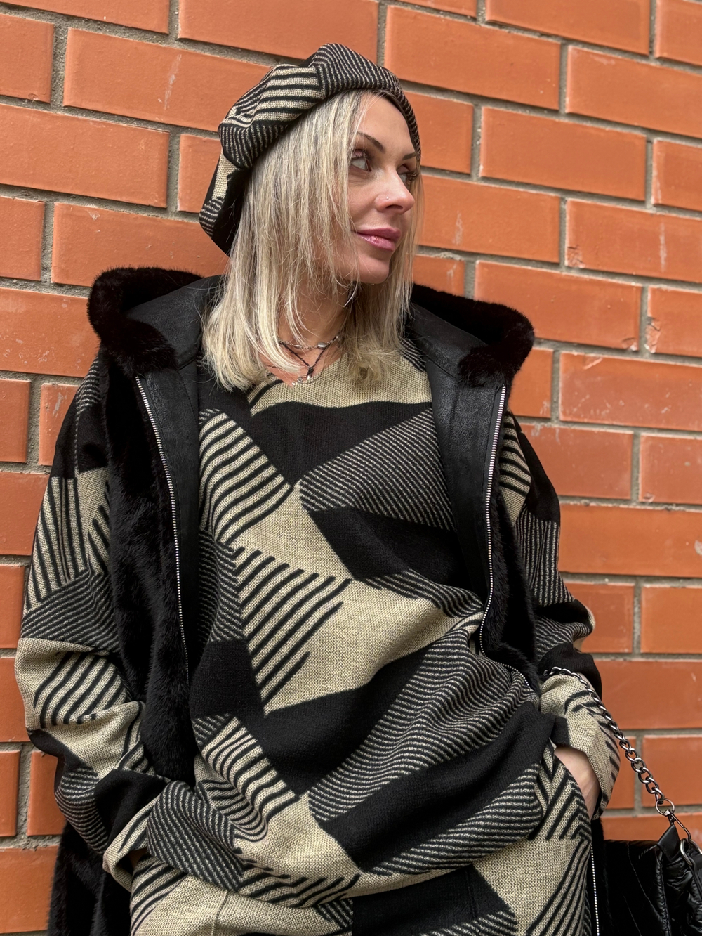 Лонг / геометрия / бежевый