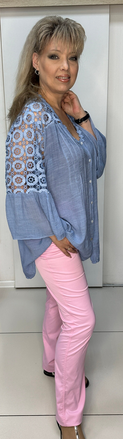 Голубая ажурная туника на пуговицах