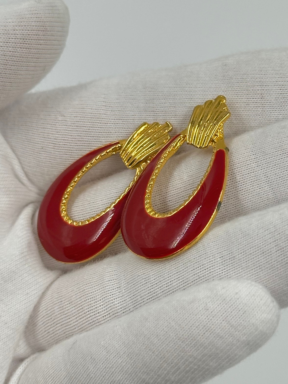 Серьги с красной эмалью