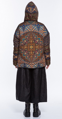 Двусторонняя куртка «Легенда», по мотивам фрагмента мозаики "Пеликан" в Ахенском соборе и рисунков китайского дракона.