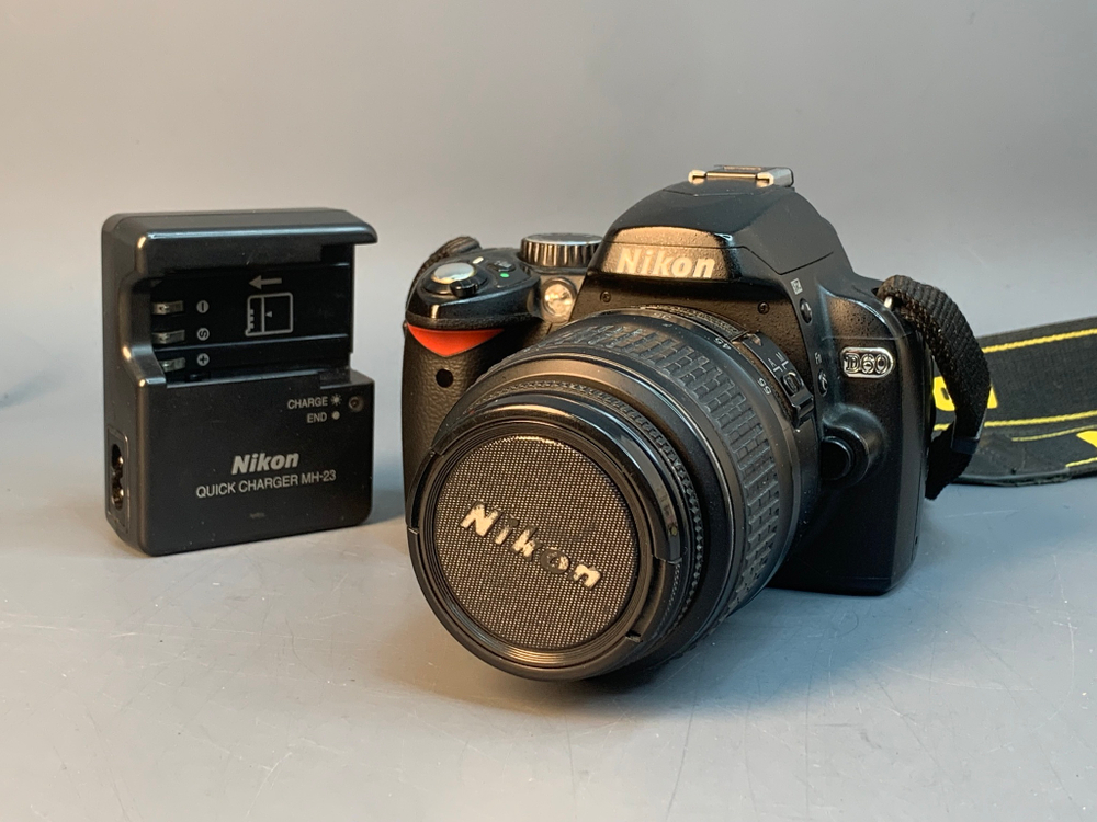 Фотоаппарат Nikon D60 + Объектив Nikon 18-55mm DX ED II