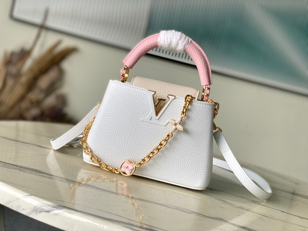 Louis Vuitton Capucines Mini