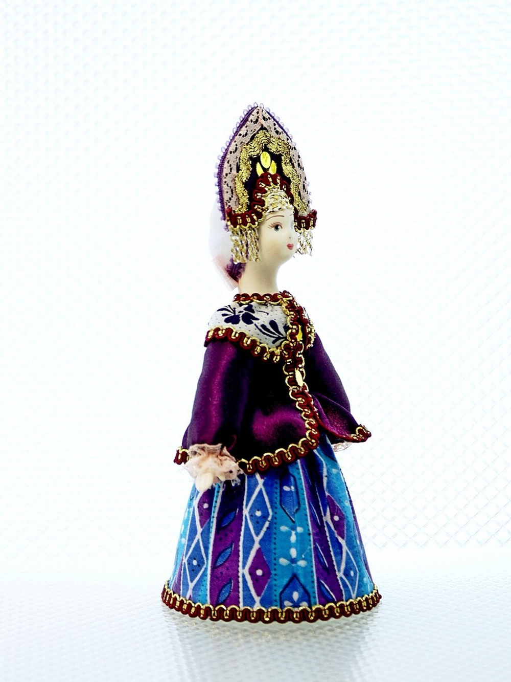 Кукла коллекционная Потешного промысла в Женском традиционном зимнем костюме.