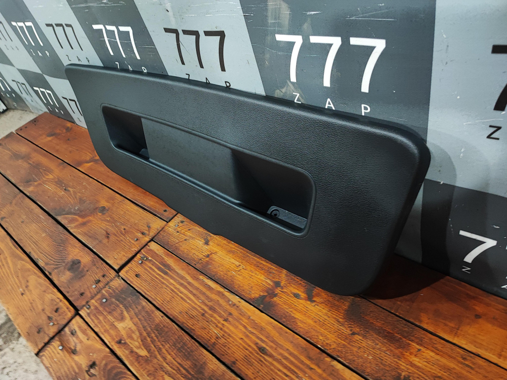 Обшивка крышки багажника VW Polo 5 sedan 10-20 Б/У Оригинал 6RU867605