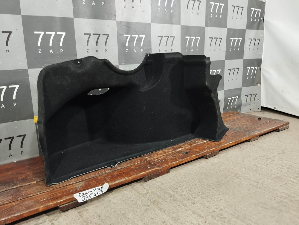 Обшивка багажника левая Toyota Camry (XV70) 17-нв Б/У Оригинал 6472206411