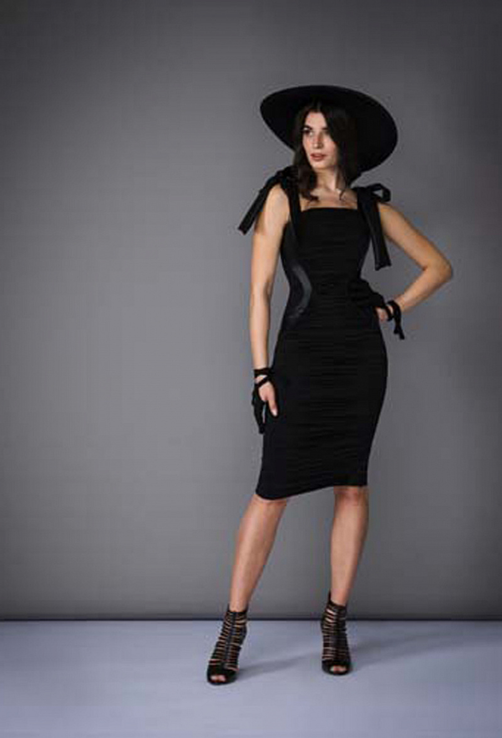 Платье чёрное в сборку с боковыми рельефами 02-03-21SS