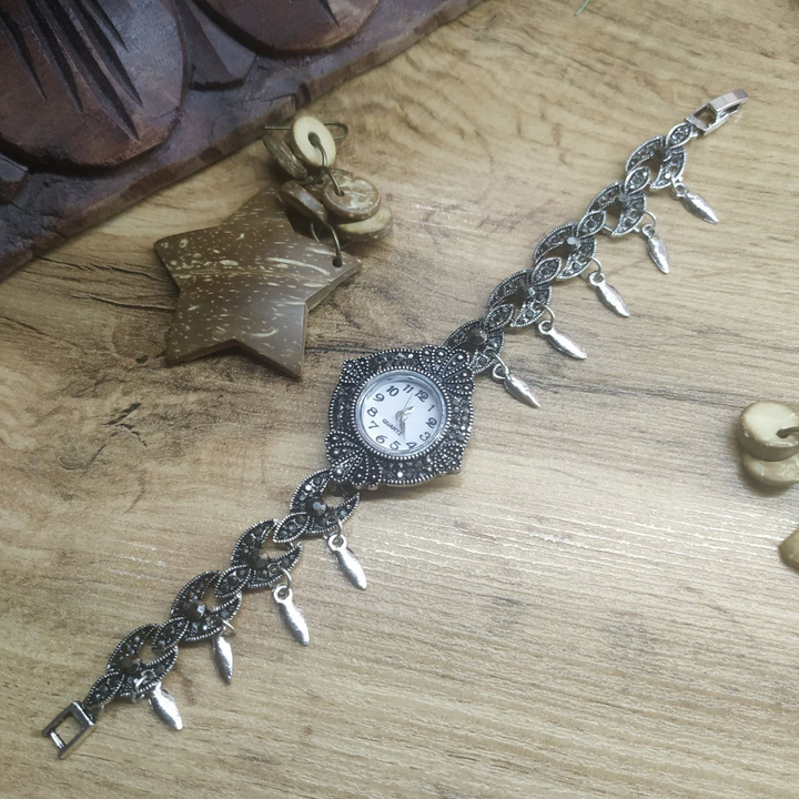 Часы Vogue Узоры циферблат белый круг в лотосах стразы графитовые металл серебристый