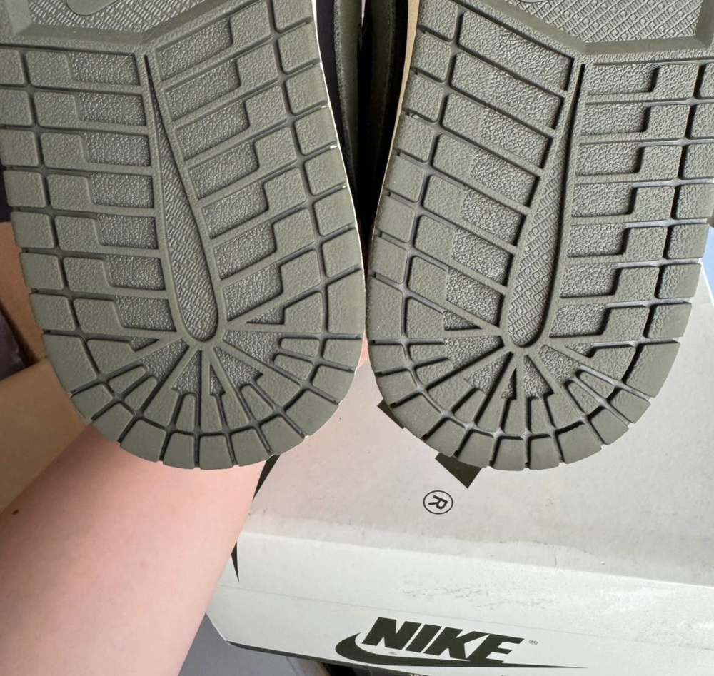 В наличии, Кроссовки Travis Scott x Jordan Air Jordan 1 Low "Medium Olive", 40 EU