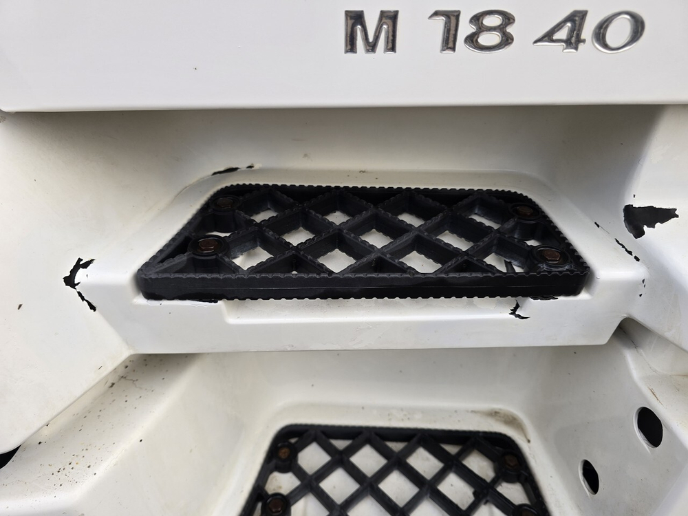 Корпус подножки правый