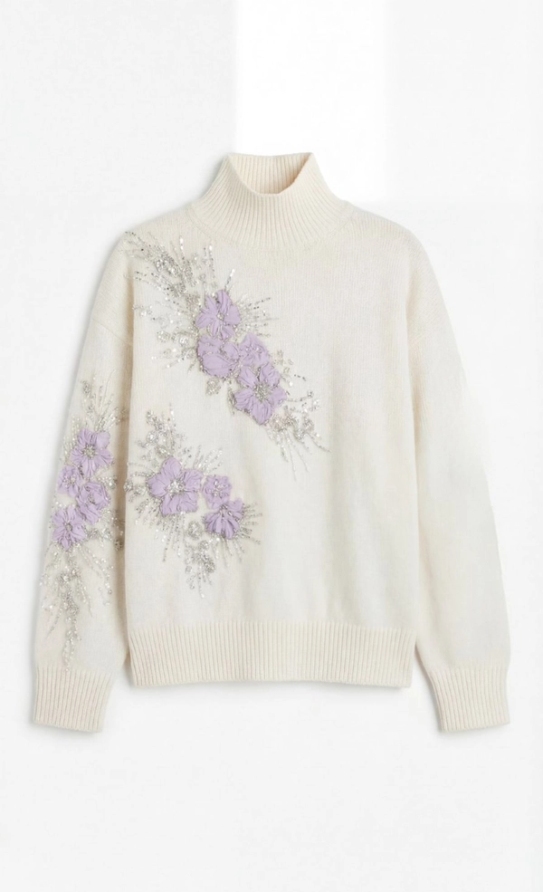 Свитер с вышивкой молочный