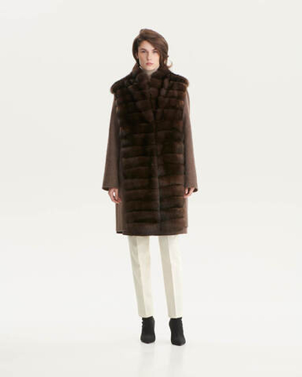 Пальто кашемировое с отделкой из меха соболя