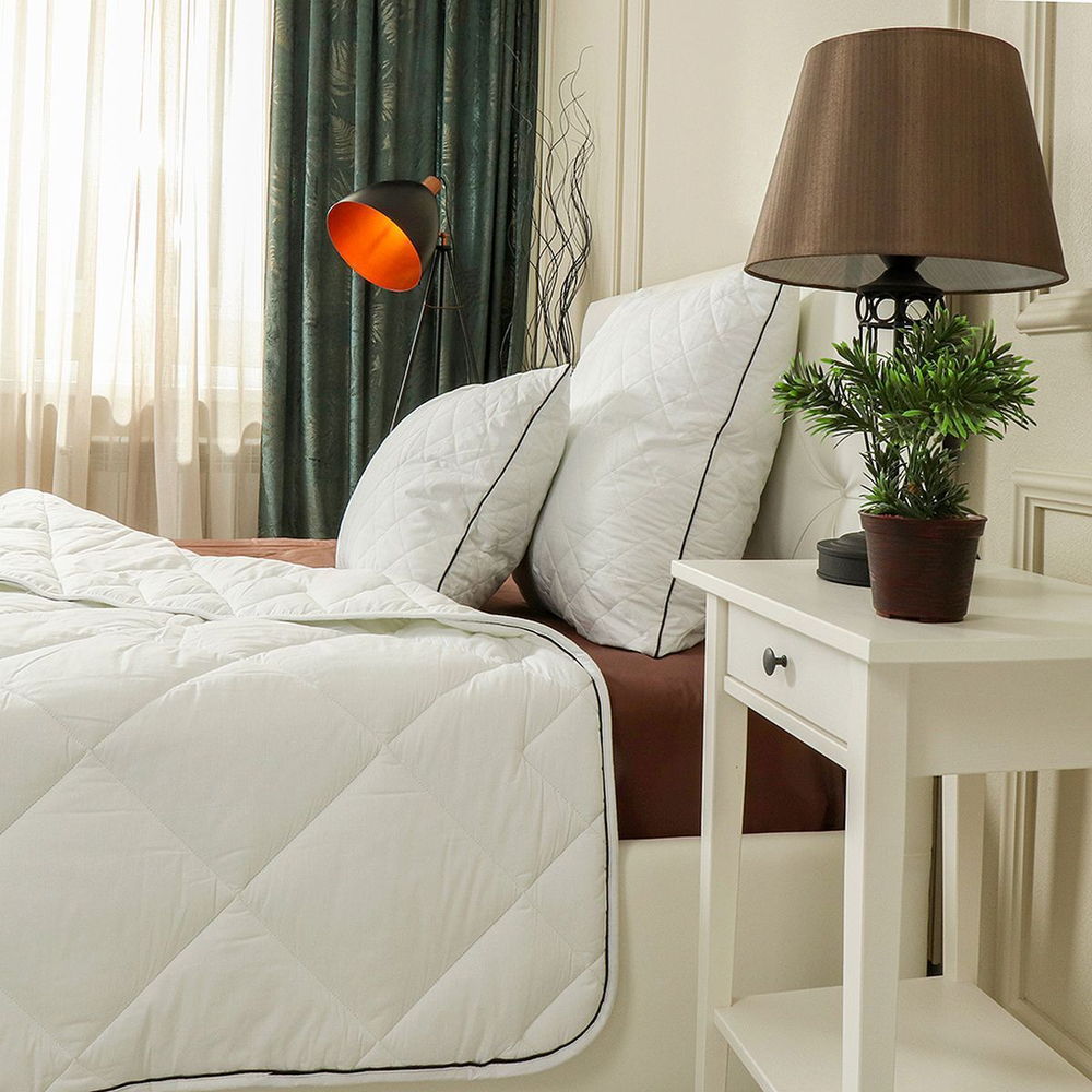 Одеяло евро, 200х220 см, Hotel collect, Файбер100%ПЭ, 350 г/м2, всесезон, чех 100% хл, кант, IVVA