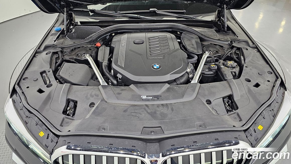 BMW 7 Series (G11) 740Li xDrive M Sports (09.2019)