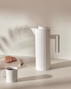 Alessi - Термокувшин Plisse 1л красный / артикул   MDL12 R  / GTIN 8003299461394