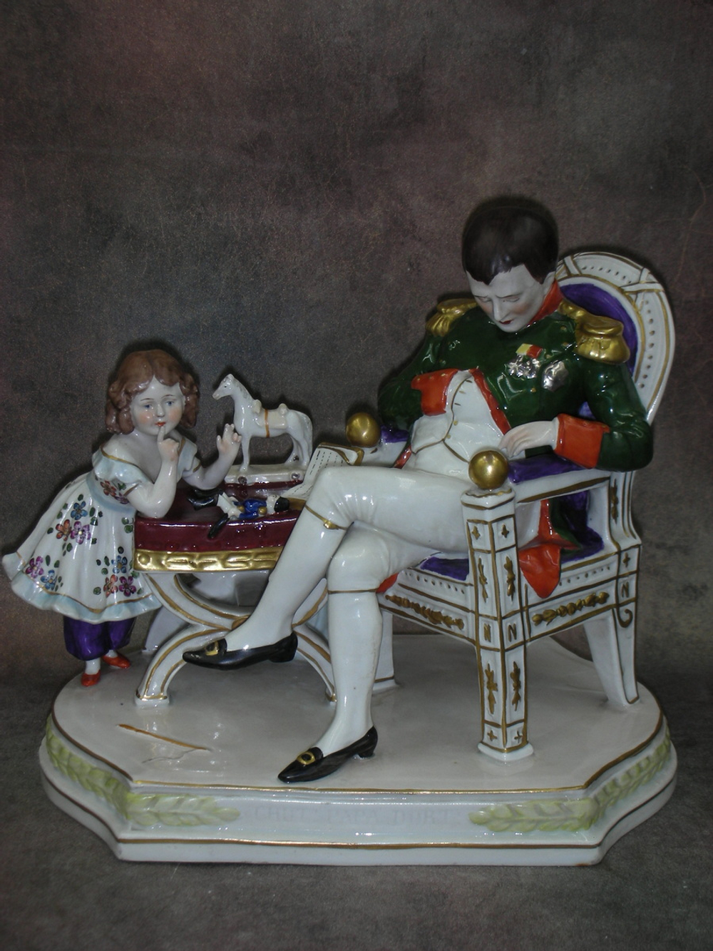 Статуэтка. Фарфор. Наполеон. Папа спит!. Scheibe-Alsbach. Германия