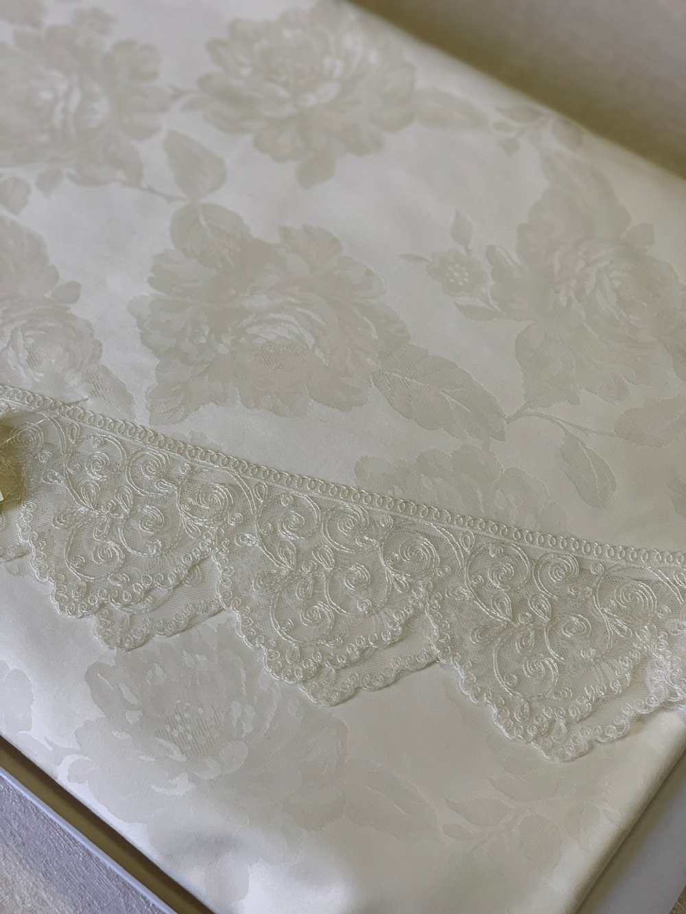 Скатерть 220 и 12 салфеток Palombella Brenda Pizzo сливочные