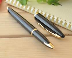 Перьевая ручка Waterman Carene, цвет: Black GT, перо: F