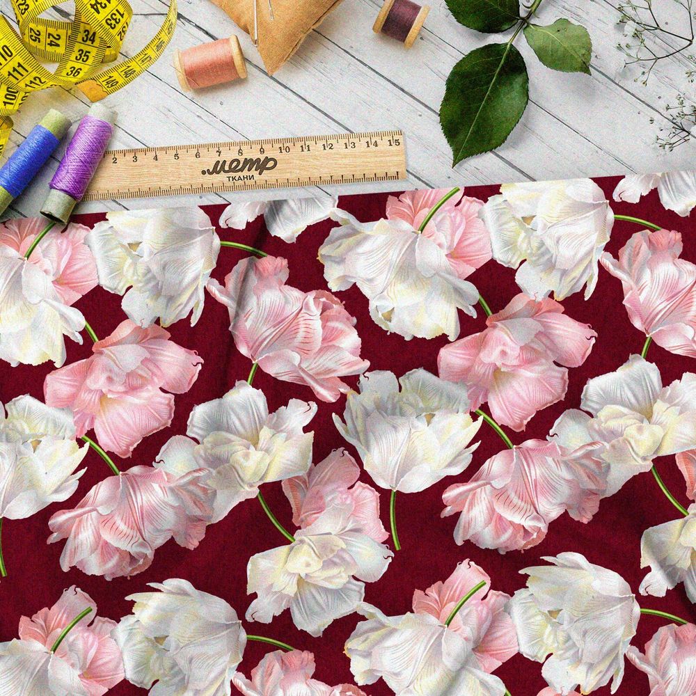 Ткань кулирная гладь живые цветы на бордовом фоне