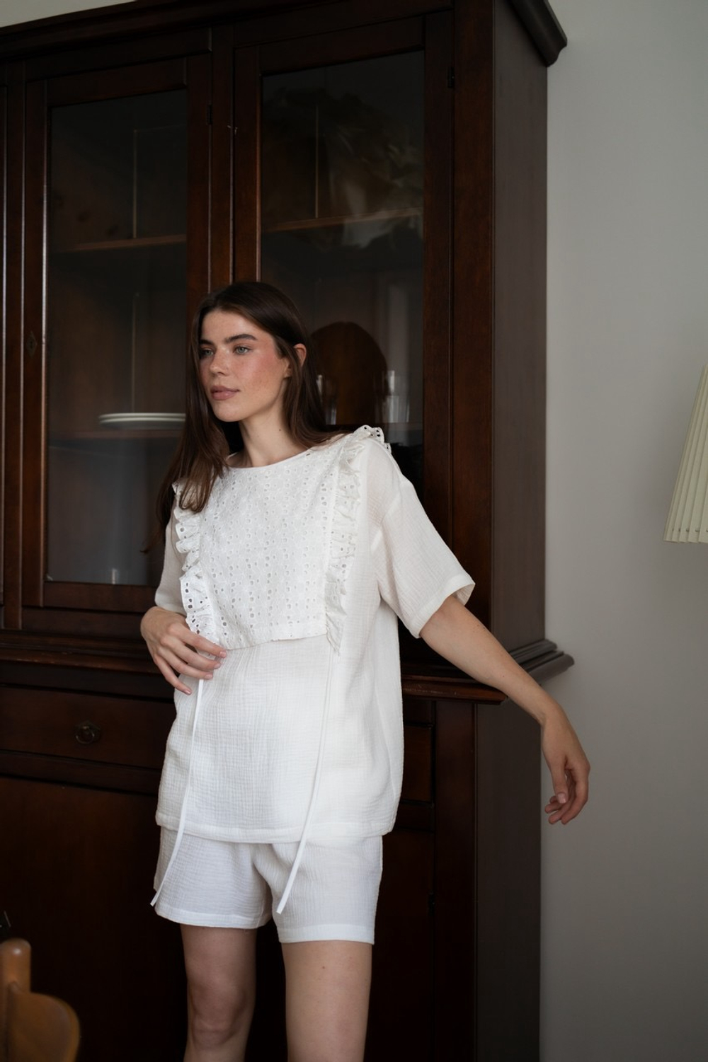 Манишка из шитья, Айвори