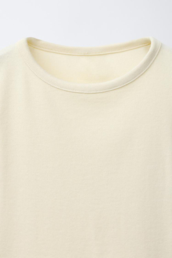 ZARA ОДНОТОННАЯ ФУТБОЛКА С МОДАЛОМ, ЦВЕТ СЛИВОЧНОГО МАСЛА