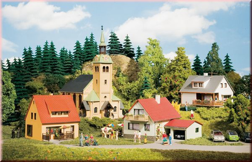 Небольшая деревня с Церковью