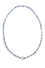 Тонкий чокер с жемчужиной в центре