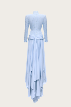 Платье из шелка и расшитого стразами кружева, декорированное шелковыми лепестками