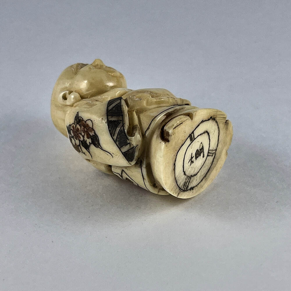 Статуэтка нэцкэ Бог Хотей с большим пузом