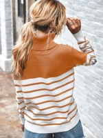 Свитер женский в полоску с горлом