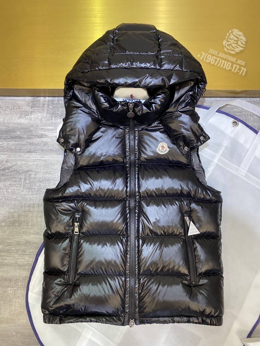 Пуховый жилет Moncler