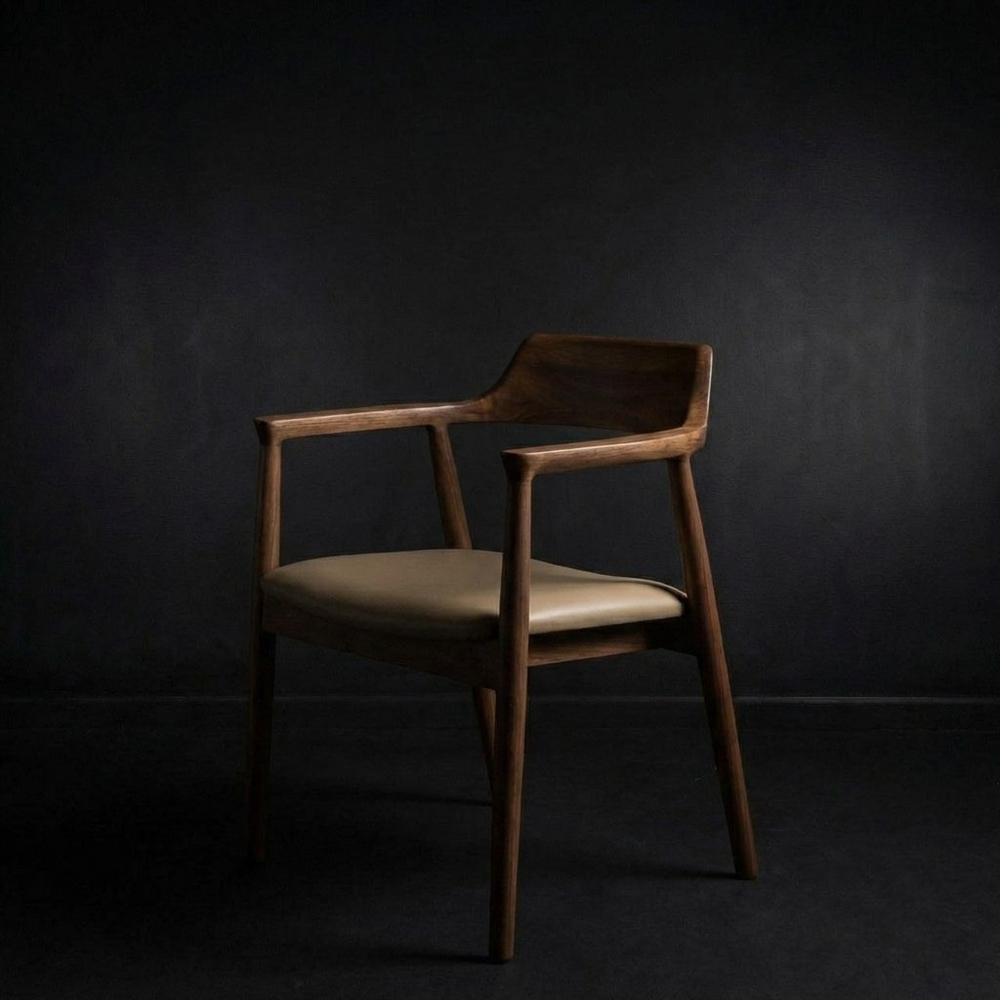 Премиальный стул из массива с высокой спинкой