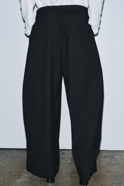 ZARA БРЮКИ В ПОЛОСКУ С ЗАЩИПАМИ — ZW COLLECTION, ЧЕРНЫЙ