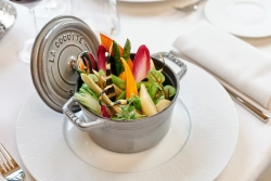 STAUB Деревянная подставка для 3 мини-кокотниц