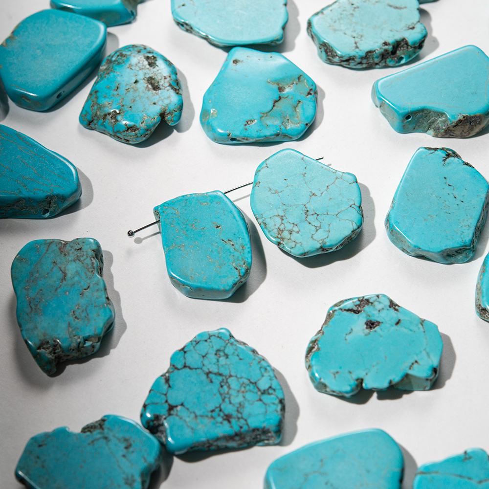 Туркенит (имитация бирюзы), смещенное отверстие, 28-34*21,5-29,5мм