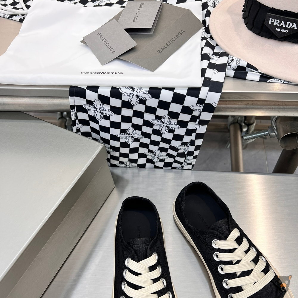 Кроссовки Balenciaga Paris Low Top