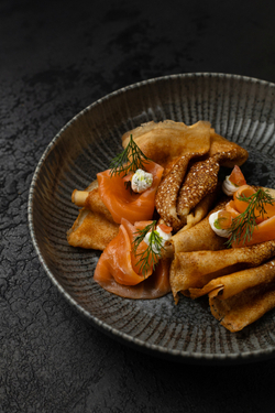 Блины со слабосоленой семгой