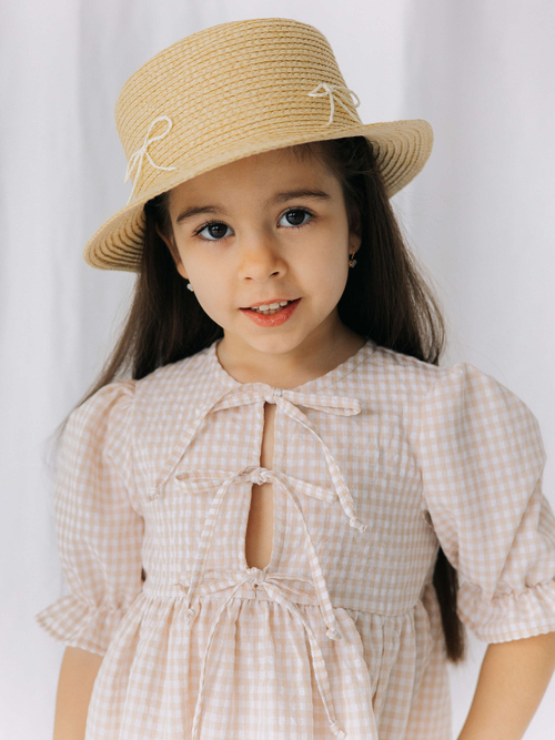 Шляпа с белыми бантиками