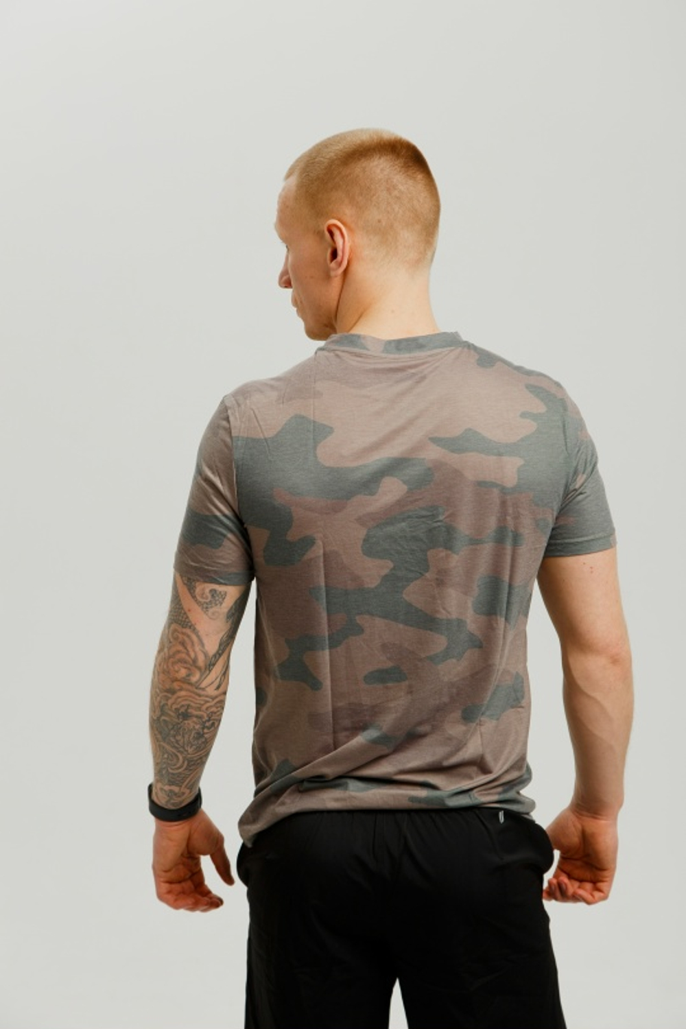 Футболка NOBULL хаки камуфляж