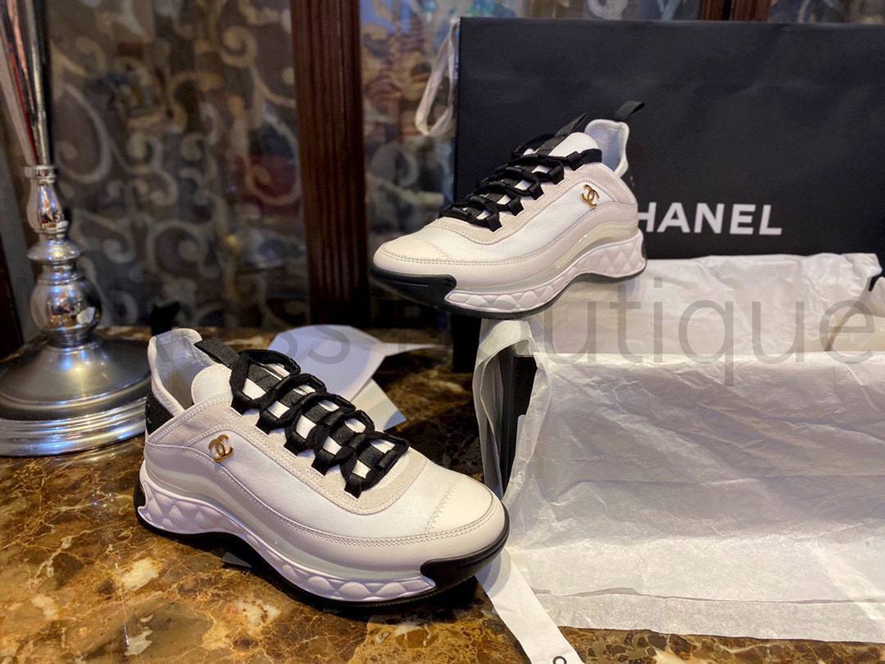 белые кроссовки Chanel