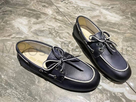 Женские лоферы Miu Miu с шнурком черного цвета